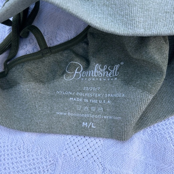 Bombshell Sportswear Green Strappy Back Sports Bra size M/L - Picture 5 of 6